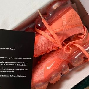 Super comfortable vapor max! Worn once or twice, gently used.